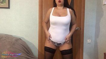 Abspielen Sinnliches Solo und Striptease einer geilen Lehrerin