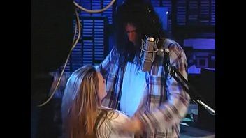 Reproducir Chica gordita, rubia y de 24 años se frota contra Howard Stern