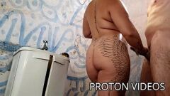 play Wypełniony spermą prysznic z gorącą latynoską żoną