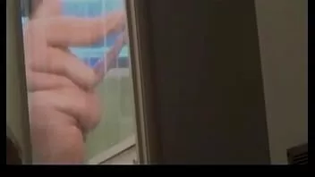 play मेरी माँ की जासूसी करना जो वास्तव में बहुत मोटी है