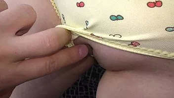 Putar Benar-benar! putri teman saya meminta saya untuk melihat vaginanya. pertama kali mengambil kontol di tangan dan mulut ( bagian 1 )
