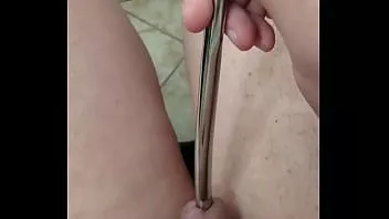 تشغيل يبدو أن الديك الصغير مثلي الجنس السمين الحصول على بعض أكثر