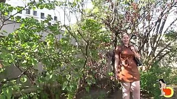 चलाएँ बिग गधा गोल-मटोल ऐलिस सभी तरह से एक अच्छा डीपी होने!