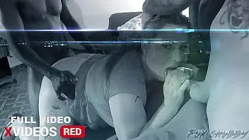 Riproduci Gangbang paffuto di tre uomini dotati