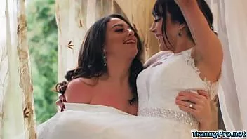 Putar Tranny ariel demure meniduri pengantin cisgendernya, sophia, yang terbakar pada malam pertama mereka sebagai pasangan yang baru menikah!