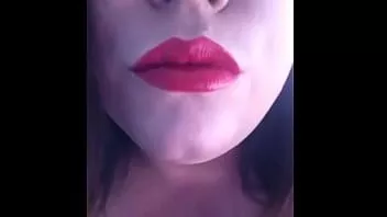 Afspelen Hij is gek op lippen! bbw tina snua praat vies met rode lippenstift