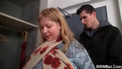 Odtwórz Cycata blondynka BBW mocno wyruchana w stylu na pieska