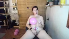 Reproducir Embassi de Milf Nicoletta y su coño peludo en ORGASMA DE PLAYO BLOVE