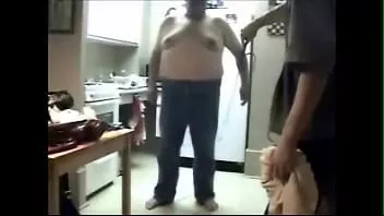 play يريد والد الشوب المتزوج في المنزل بينما الزوجة بعيدة أن تلعب